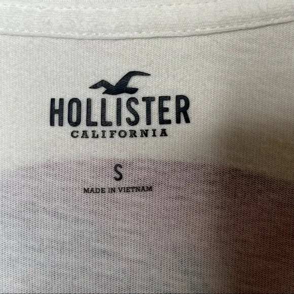 HOLLISTER Cropped Graphic Tee - Picture 3 of 5